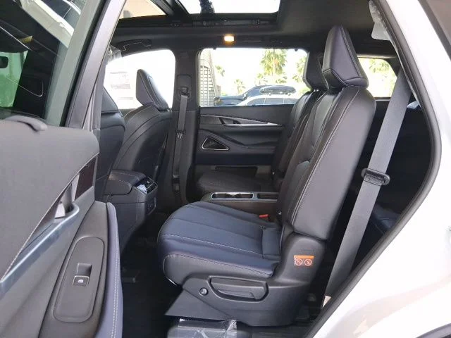 New 2026 2T RAD WHT INFINITI Sport AWD image 23