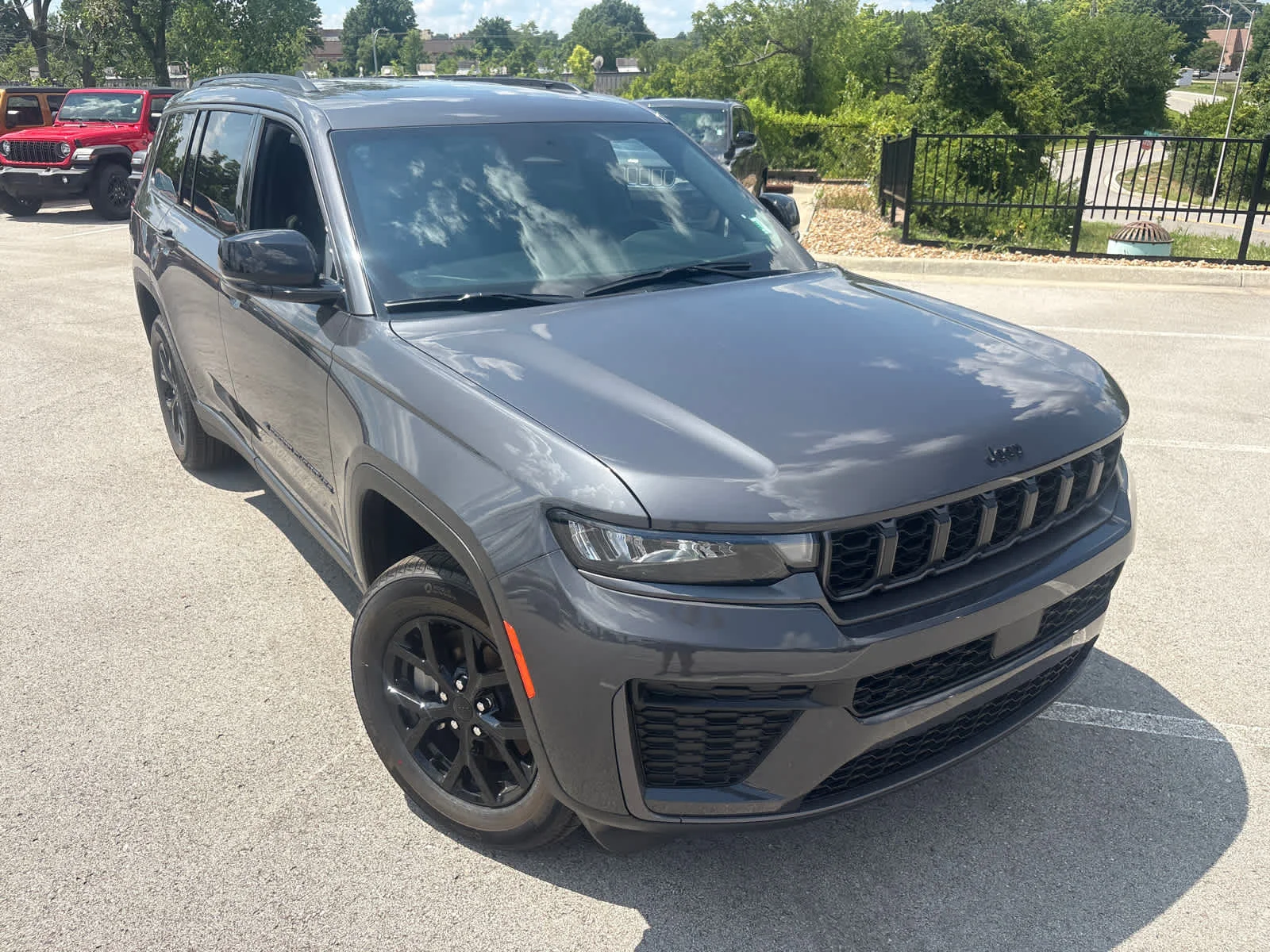 New 2026 Baltic Gray Metallic Clear-Coat Exterior Paint Jeep Laredo Altitude image 3