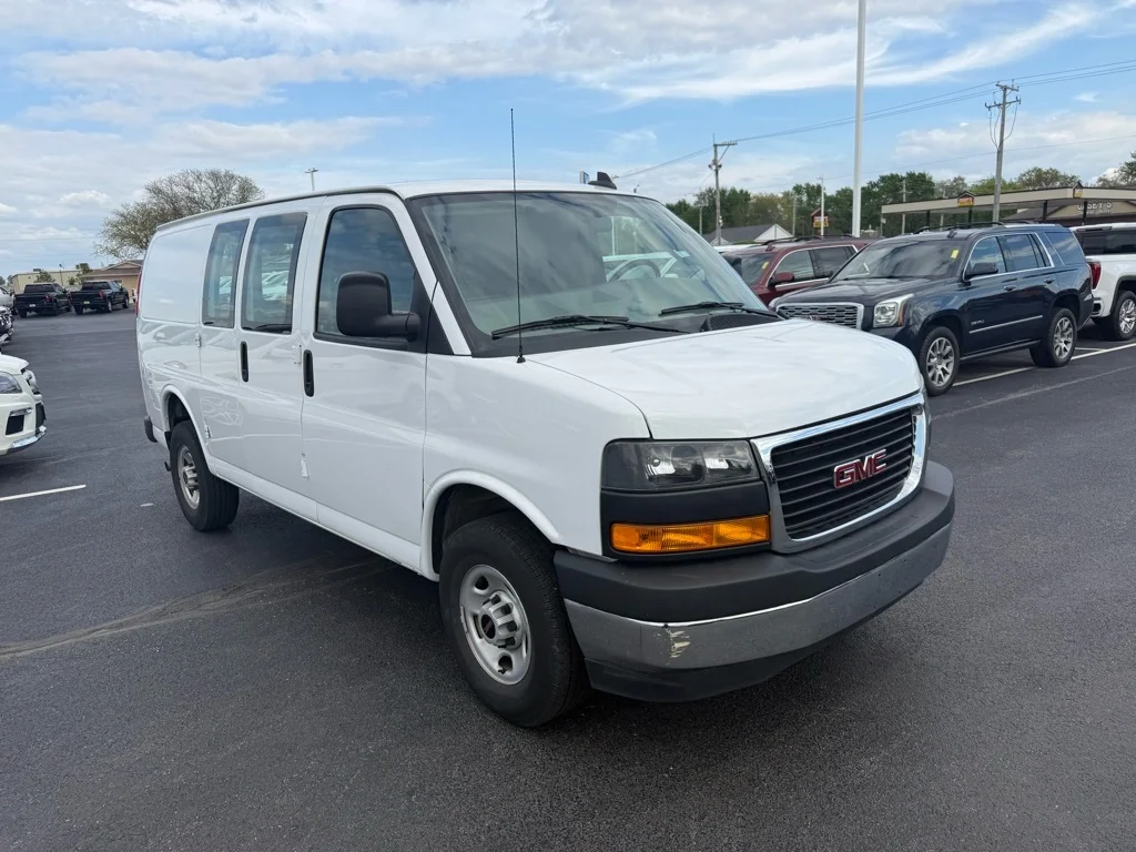 2022 GMC Savana Cargo Work Van - Photo 6