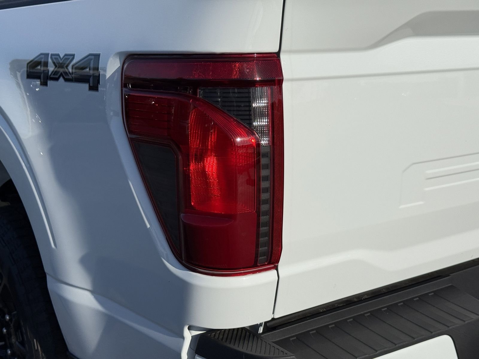 New 2026 Oxford White Ford XLT image 7