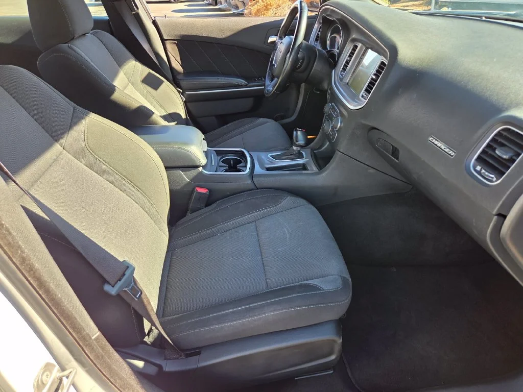 Used 2022 White Dodge SXT image 19