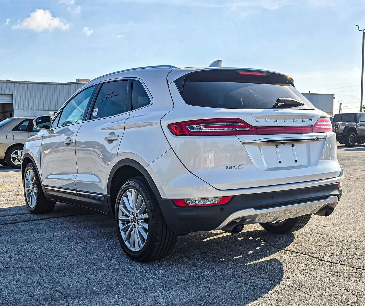 Used 2019 White Lincoln Standard image 3