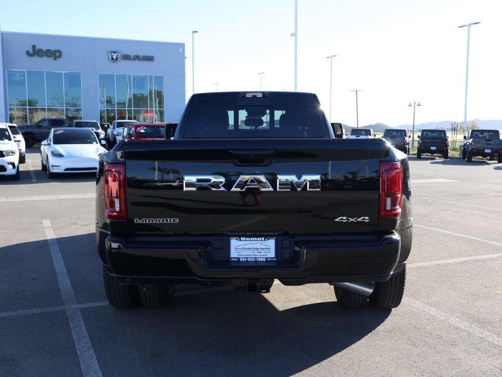 New 2026 Diamond Black Crystal Pearl-Coat Exterior Paint RAM Laramie image 4