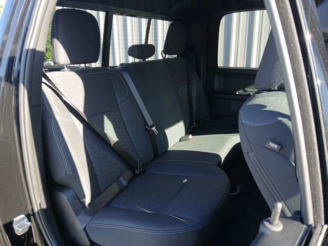 New 2026 Diamond Black Crystal Pearl-Coat Exterior Paint RAM Tradesman image 26