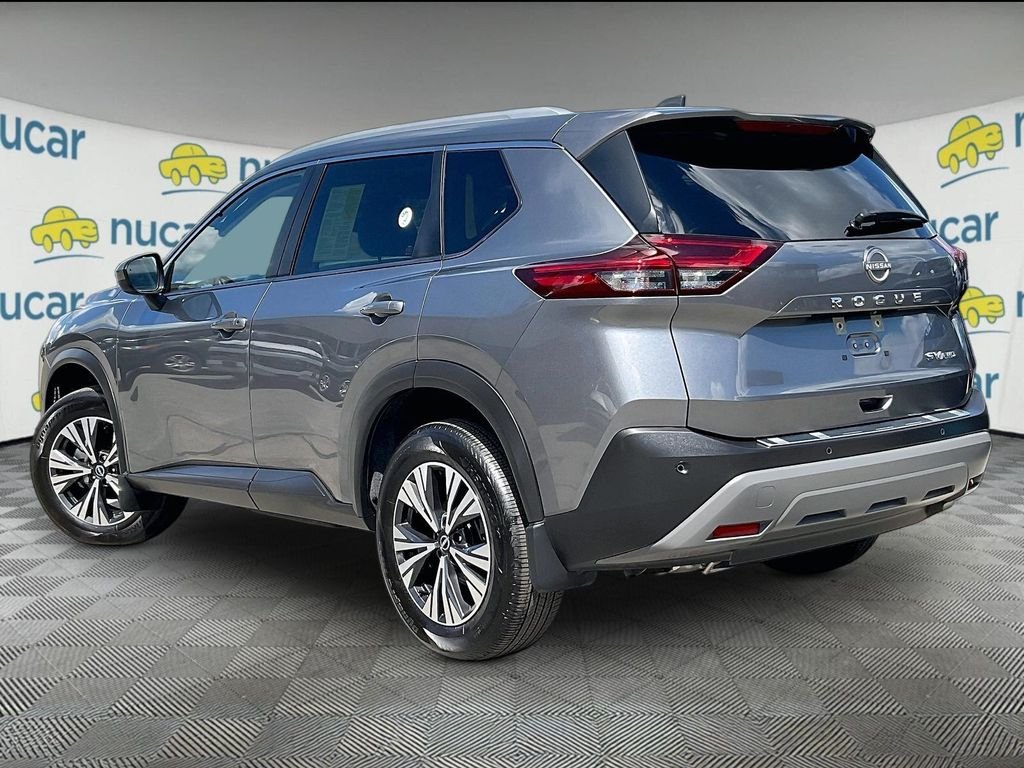Used 2023 Gray Nissan SV image 4