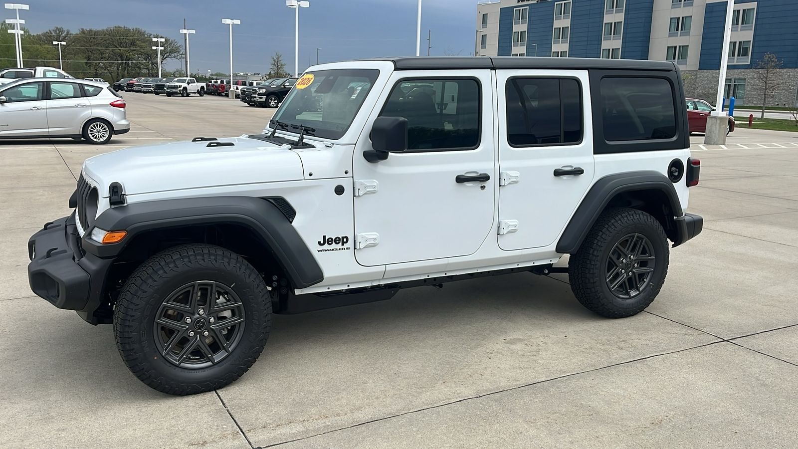 New 2026 Bright White Clear-Coat Exterior Paint Jeep Sport S image 4