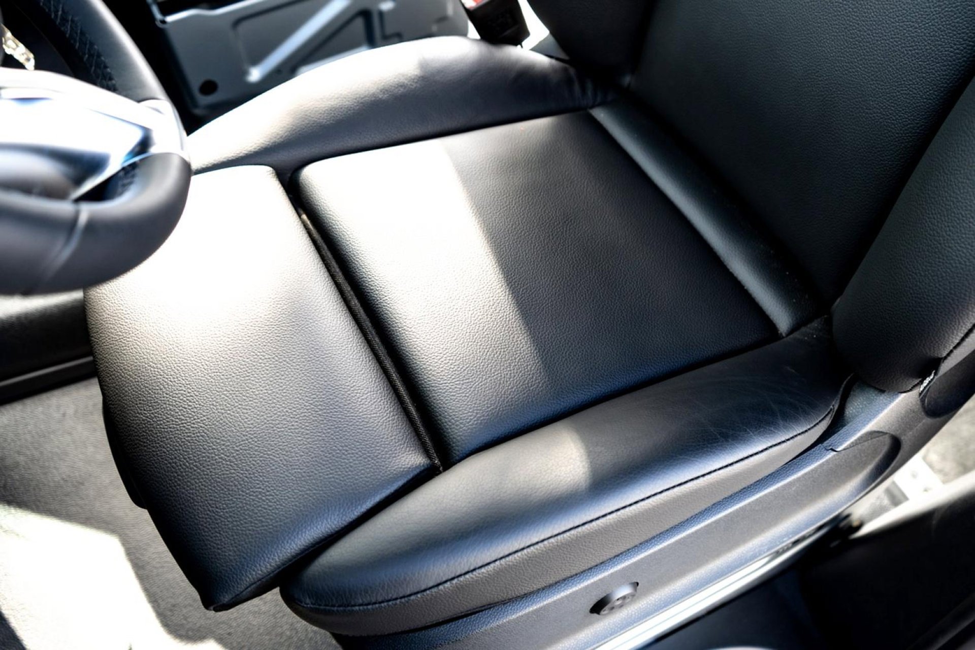 New 2025 high-tech silver metallic Mercedes-Benz Passenger 144 WB image 20