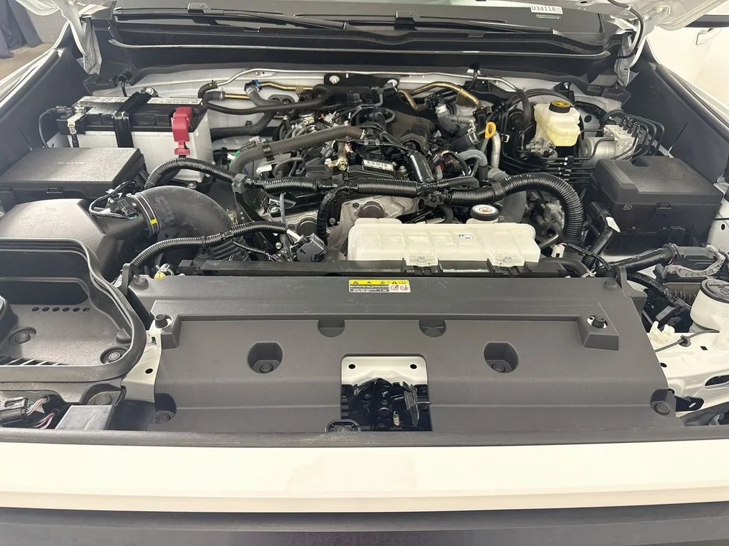 Used 2025 Ice Cap Toyota SR5 image 29