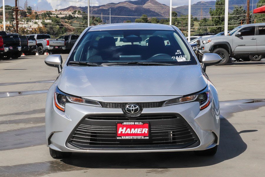 New 2027 Classic Silver Metallic Toyota LE image 2