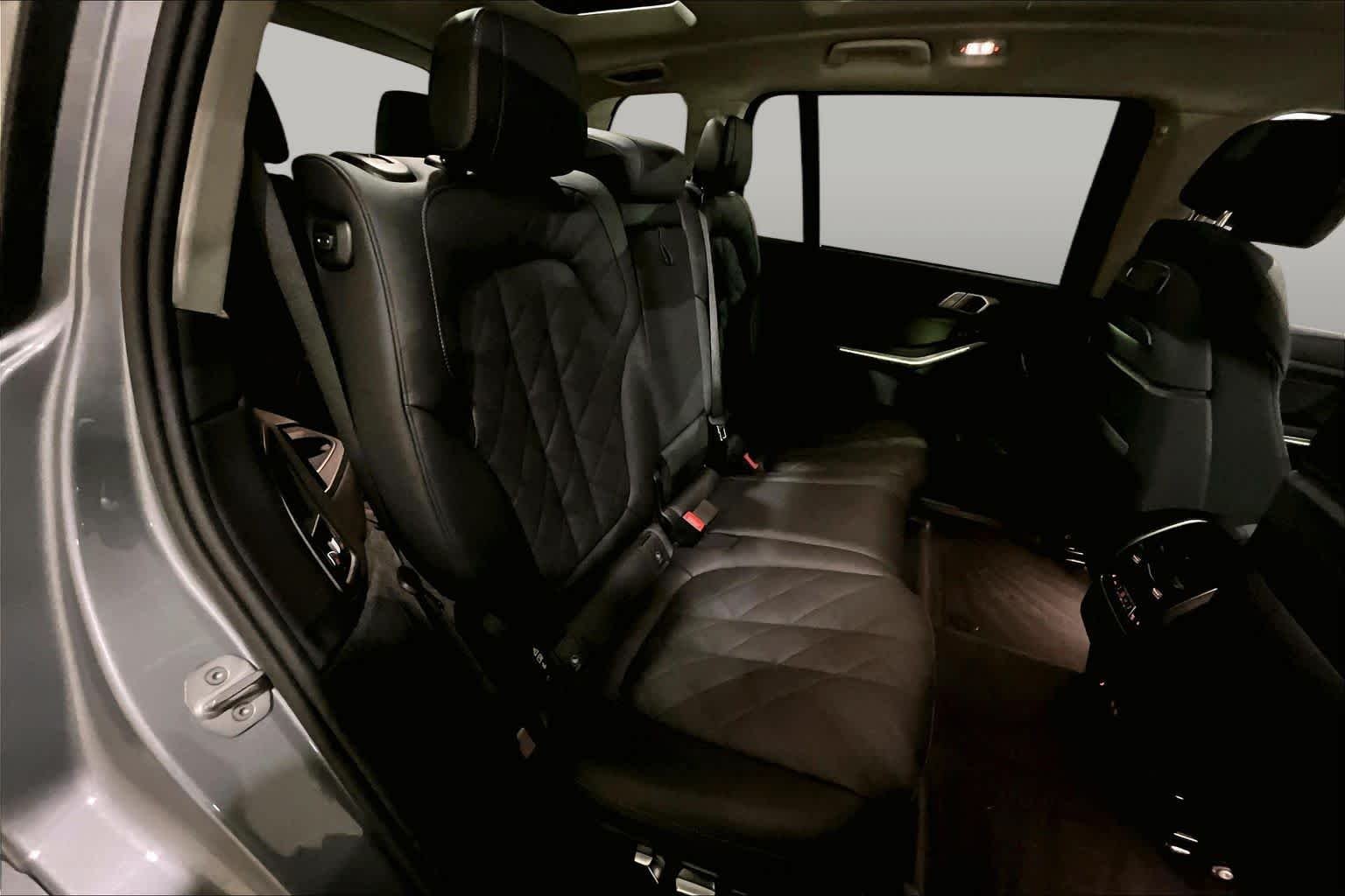 Used 2026 Skyscraper Grey Metallic BMW xDrive40i image 19
