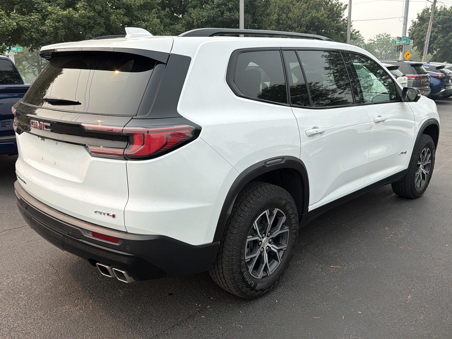 Used 2025 Summit White GMC AWD AT4 image 4