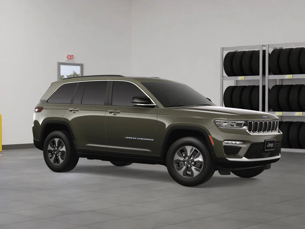 New 2024 Rocky Mountain Pearl-Coat Exterior Paint Jeep 4xe image 8