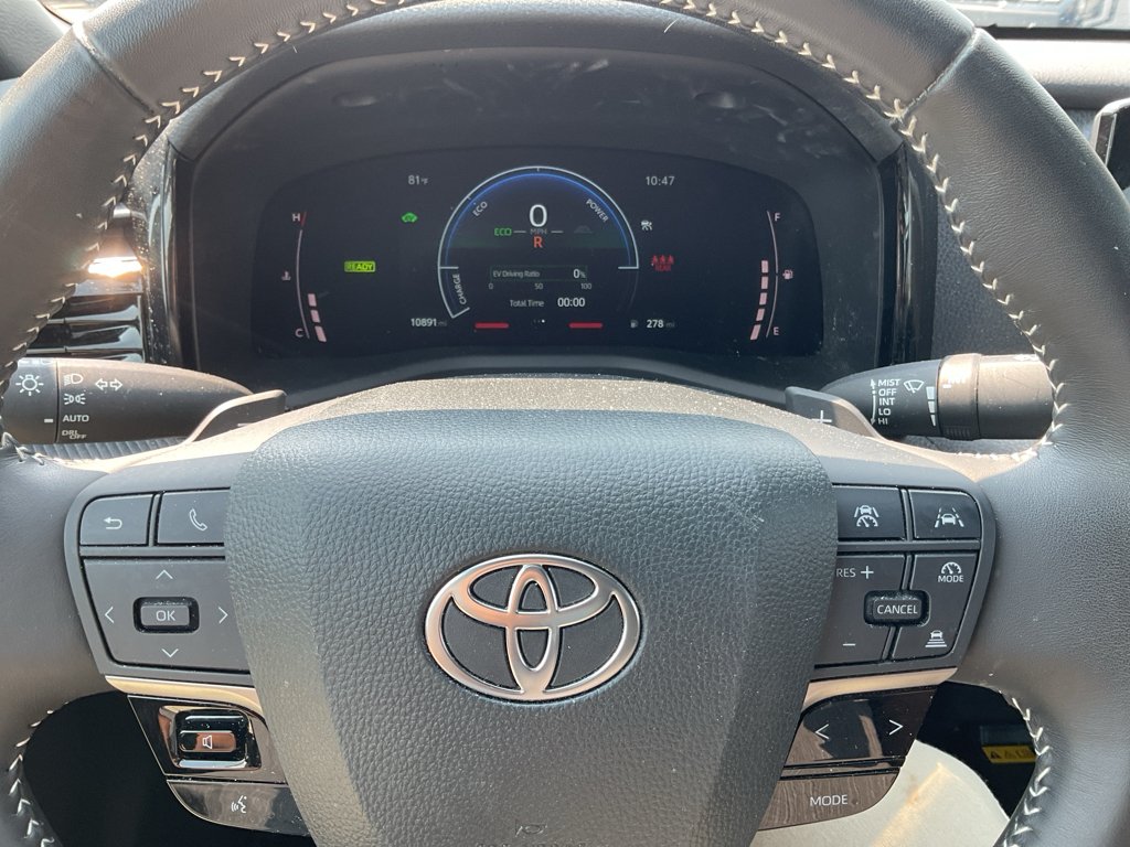 Used 2025 Ice Cap Toyota SE image 20