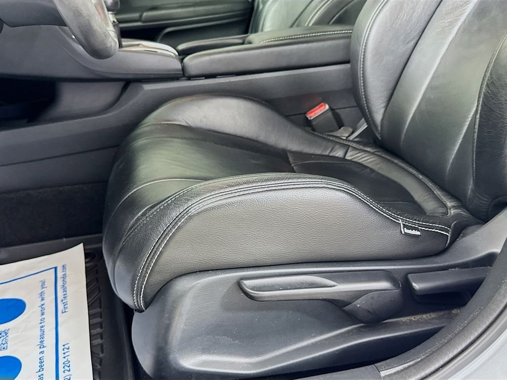 Certified Used 2017 Lunar Silver Metallic Honda Si image 22