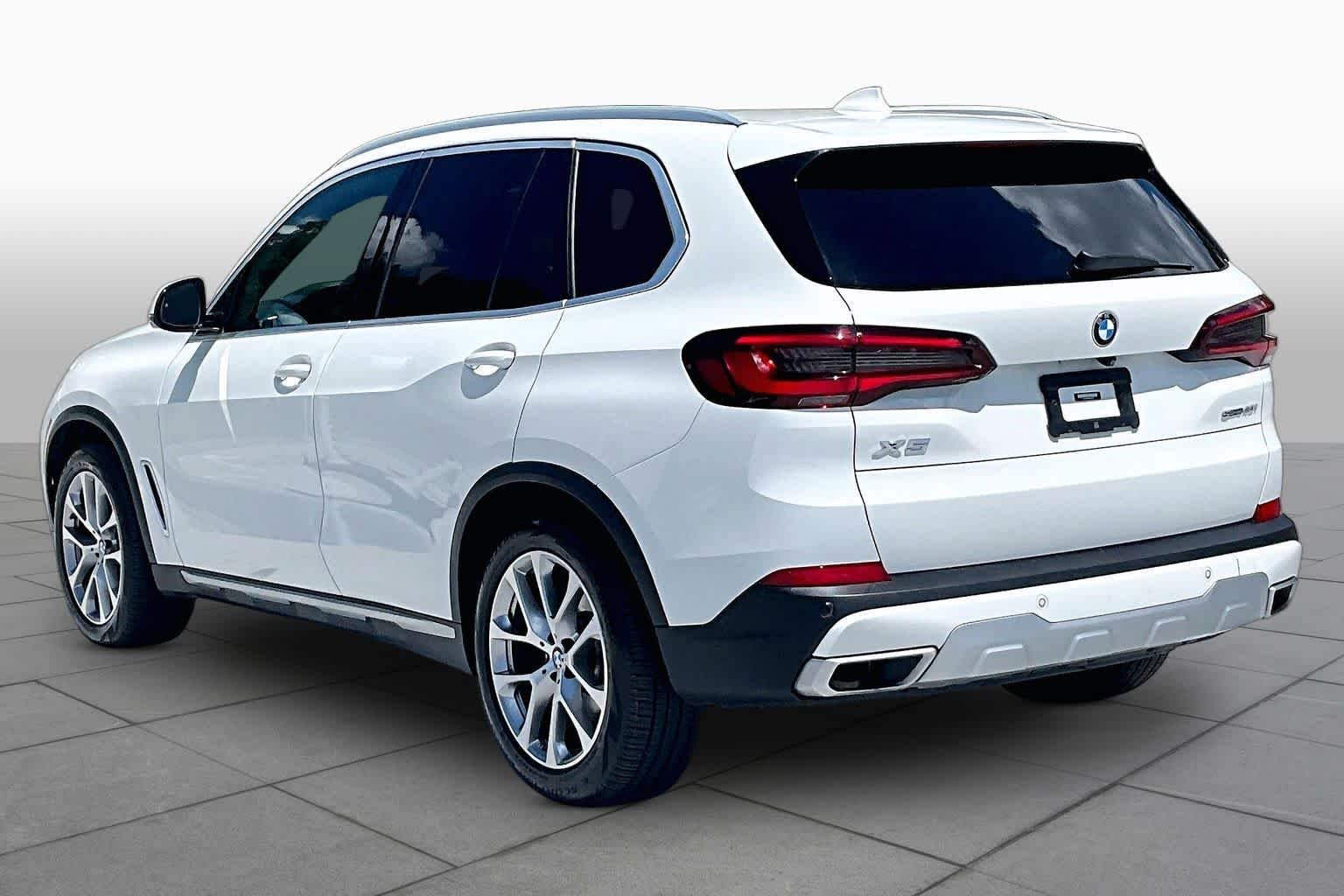Used 2022 Alpine White BMW sDrive40i image 12