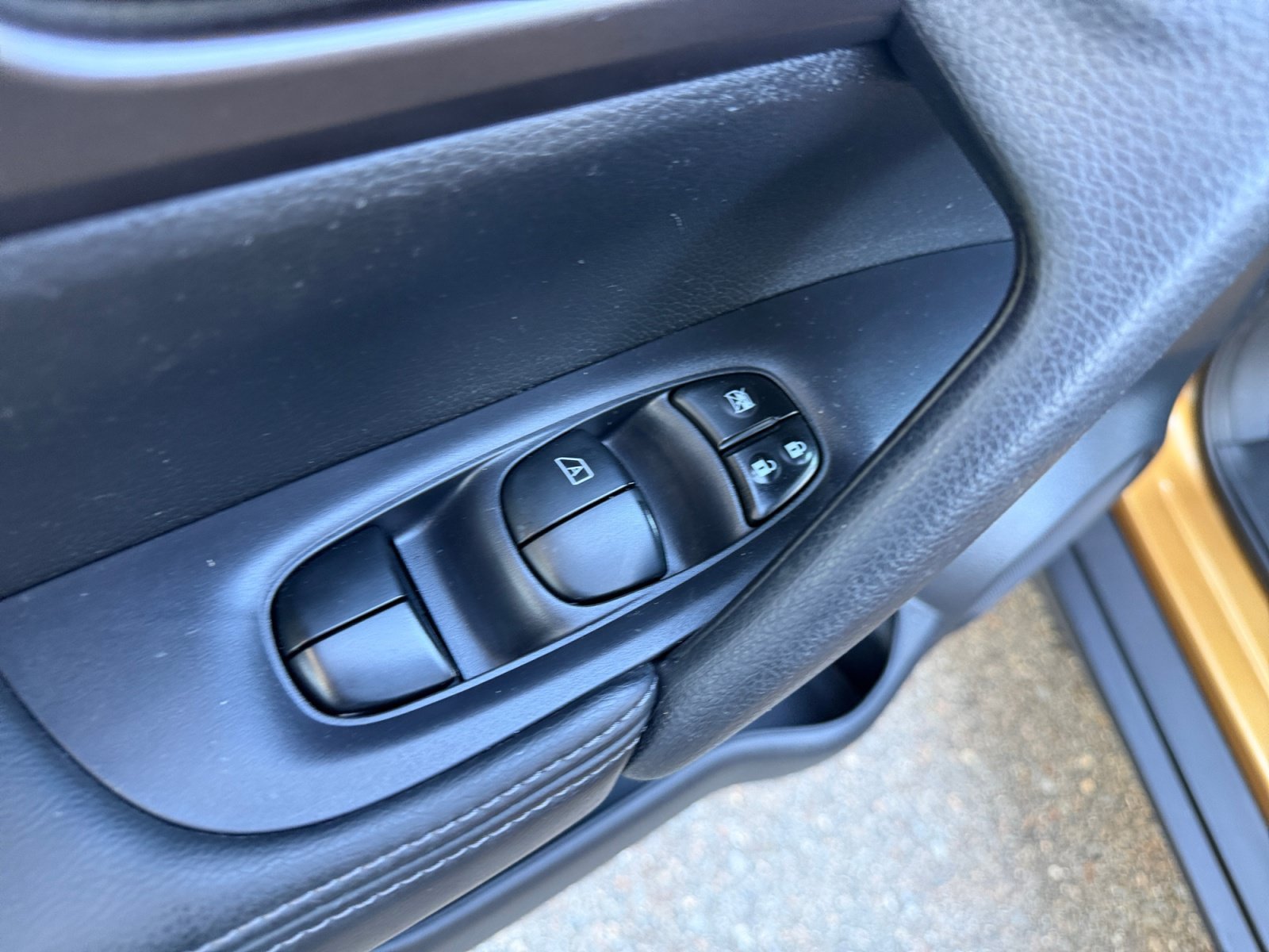 Used 2014 Saharan Sun Nissan S image 26