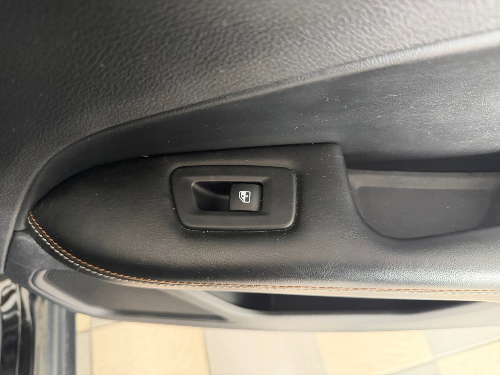Used 2019 Diamond Black Crystal Pearlcoat Jeep Latitude image 35