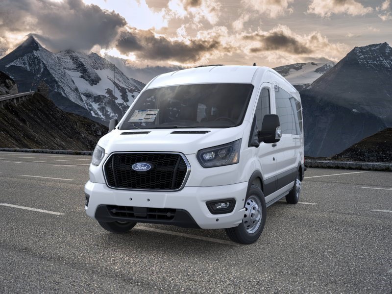 New 2026 Oxford White Ford XLT image 2