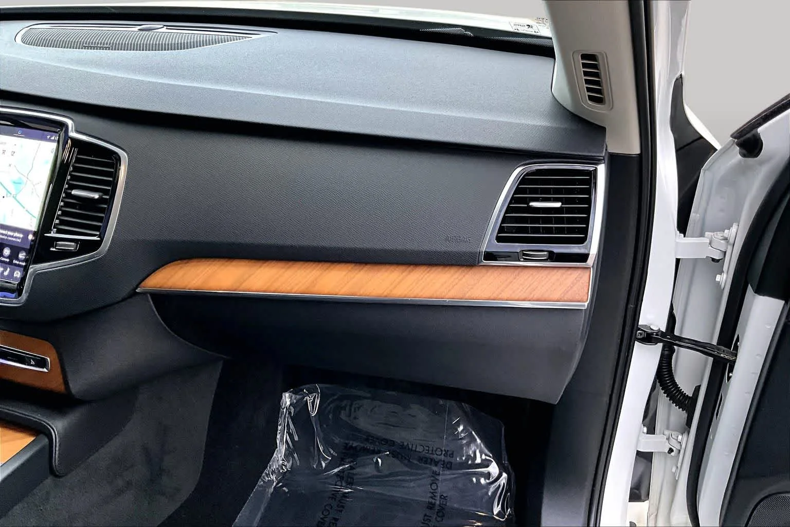 Certified Used 2023 Crystal White Volvo Plus image 19