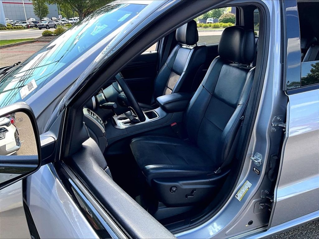 Used 2021 Silver Jeep Laredo X image 10