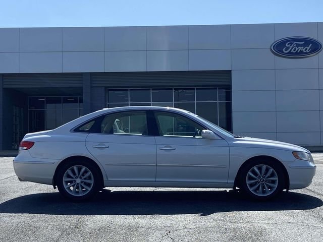 Used 2008 White Hyundai Limited image 2