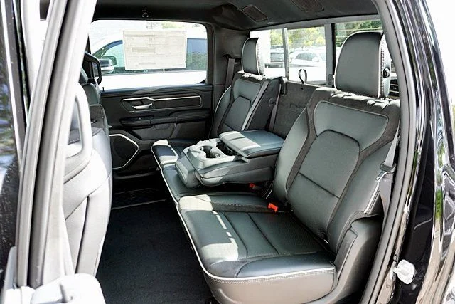 New 2026 Diamond Black Crystal Pearl-Coat Exterior Paint RAM Laramie image 22