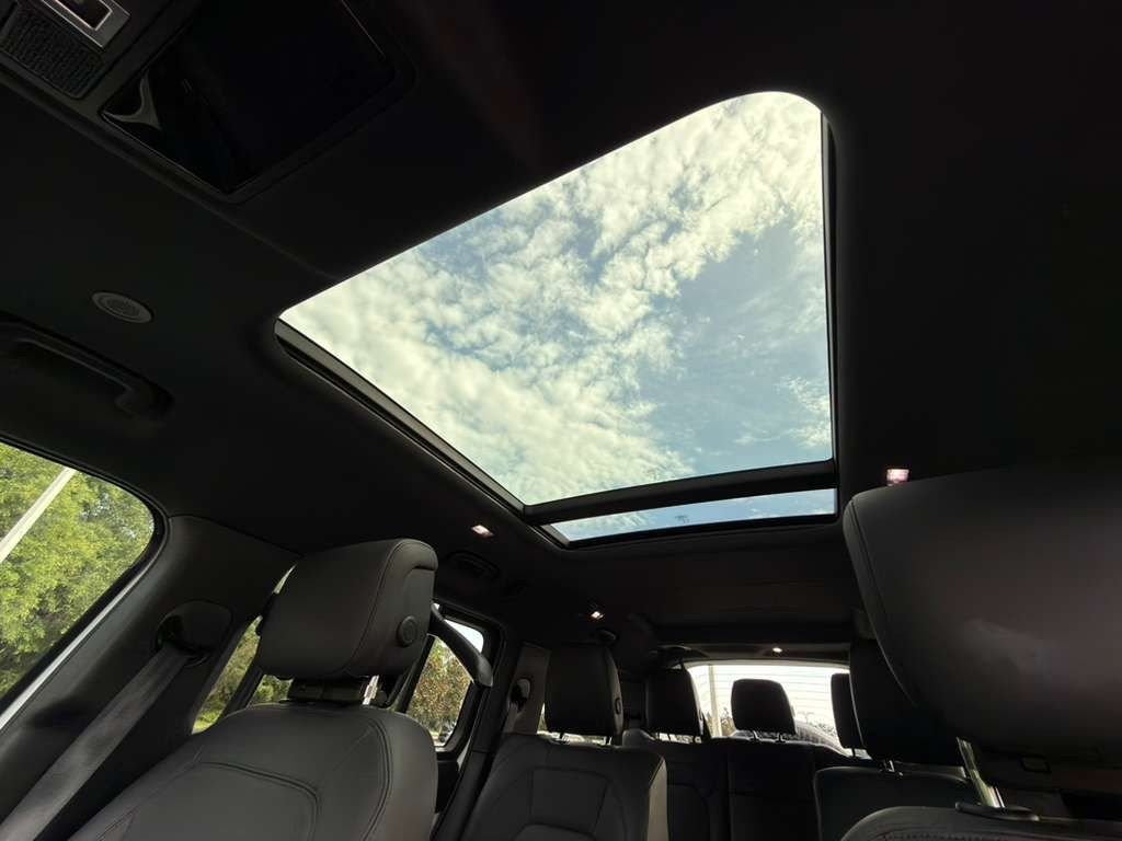 2025 Land Rover Defender X-Dynamic SE - Photo 22
