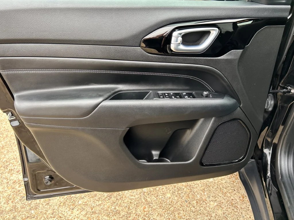 Used 2024 Black Jeep Latitude image 11