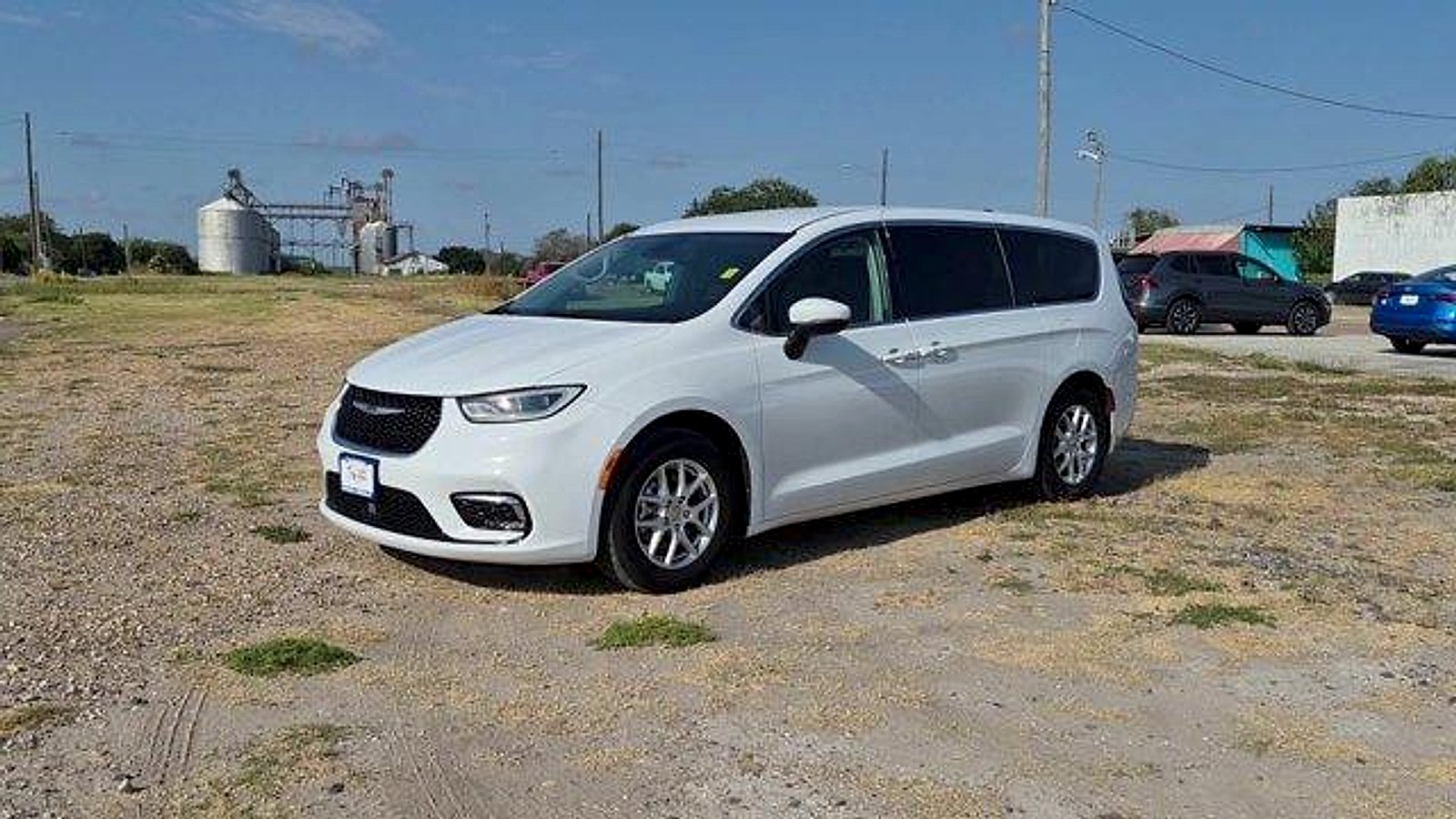 Used 2023 Bright White Clearcoat Chrysler Touring L image 4