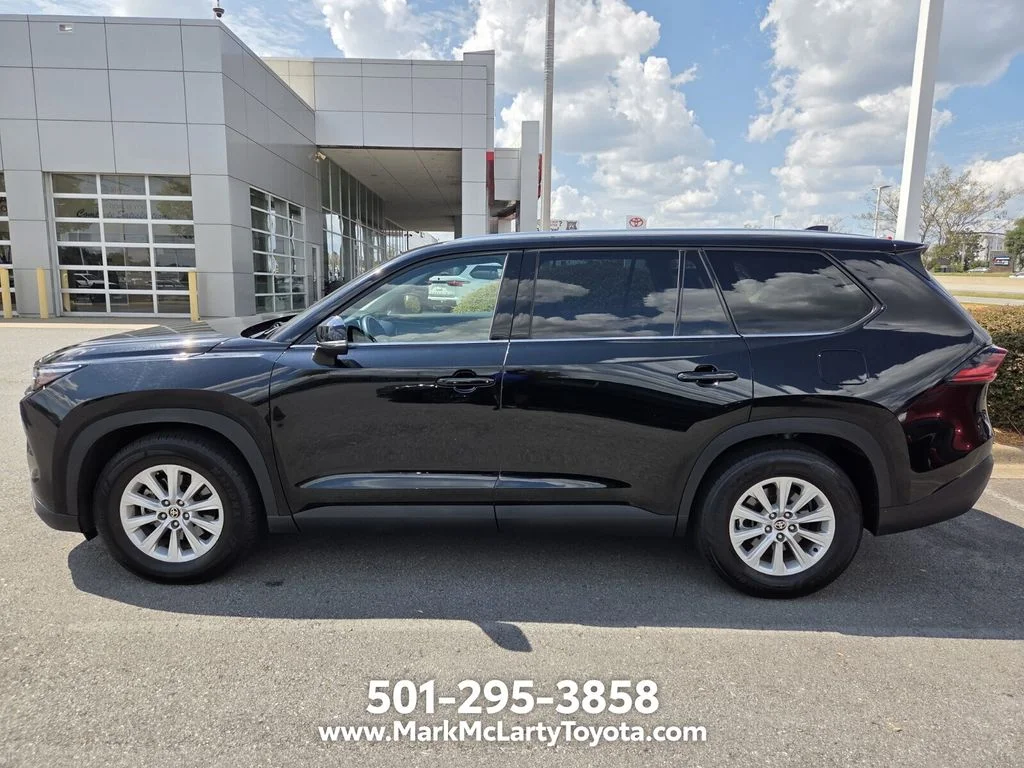 Used 2025 Black Toyota XLE image 3
