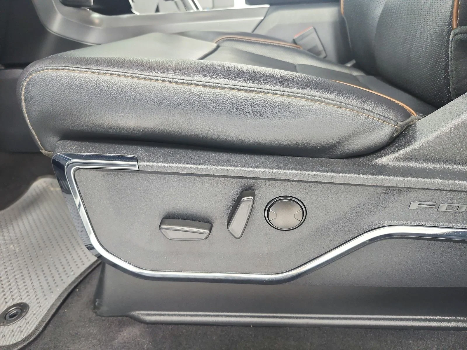 Used 2024 White Ford Lariat image 20