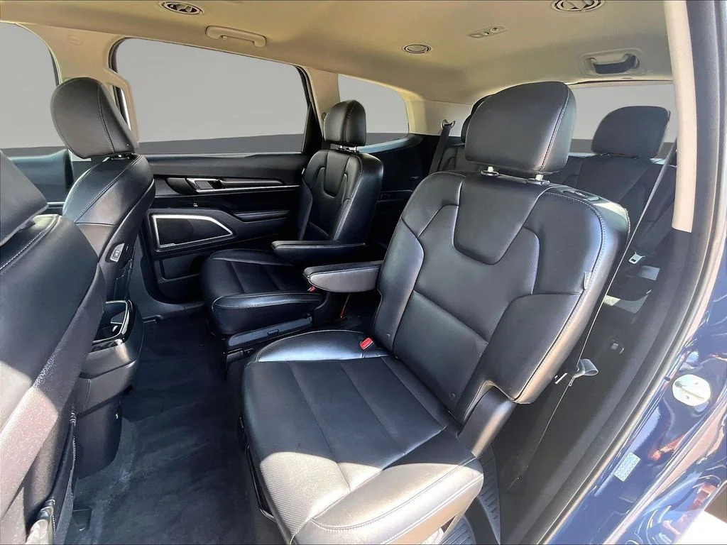 Used 2025 Black Kia S image 26
