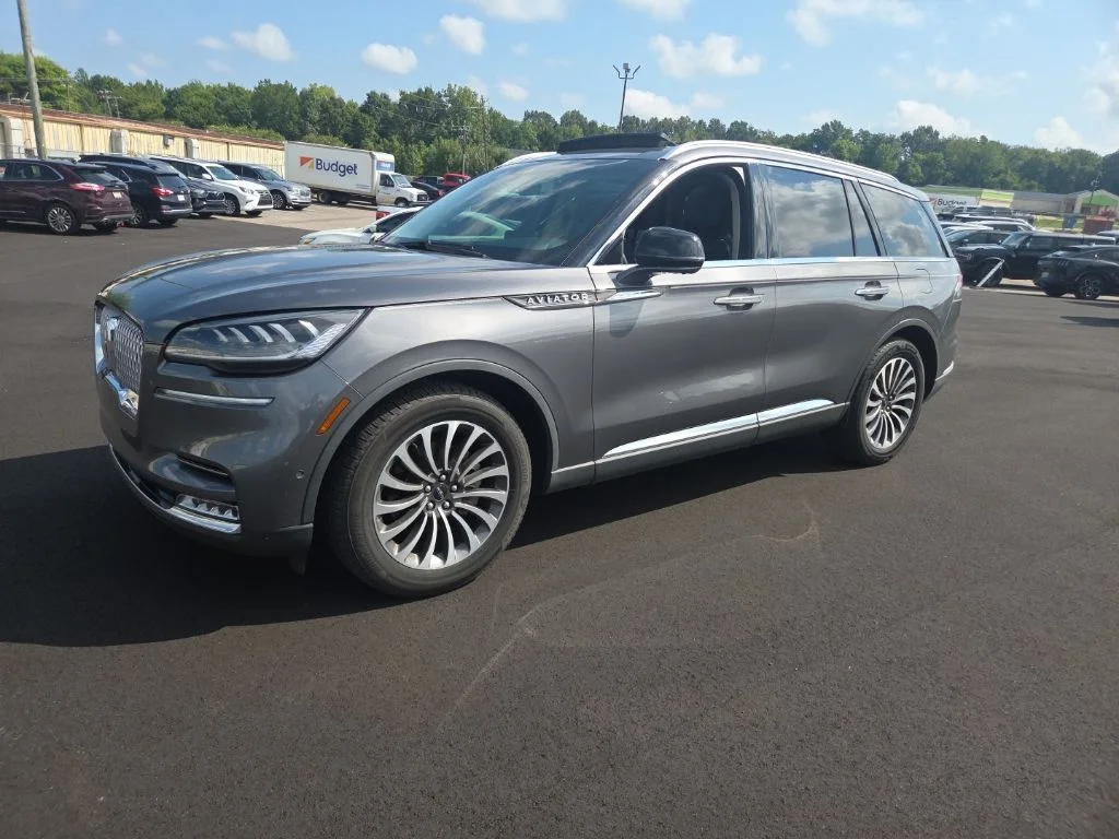 Used 2021 Gray Lincoln Reserve image 3