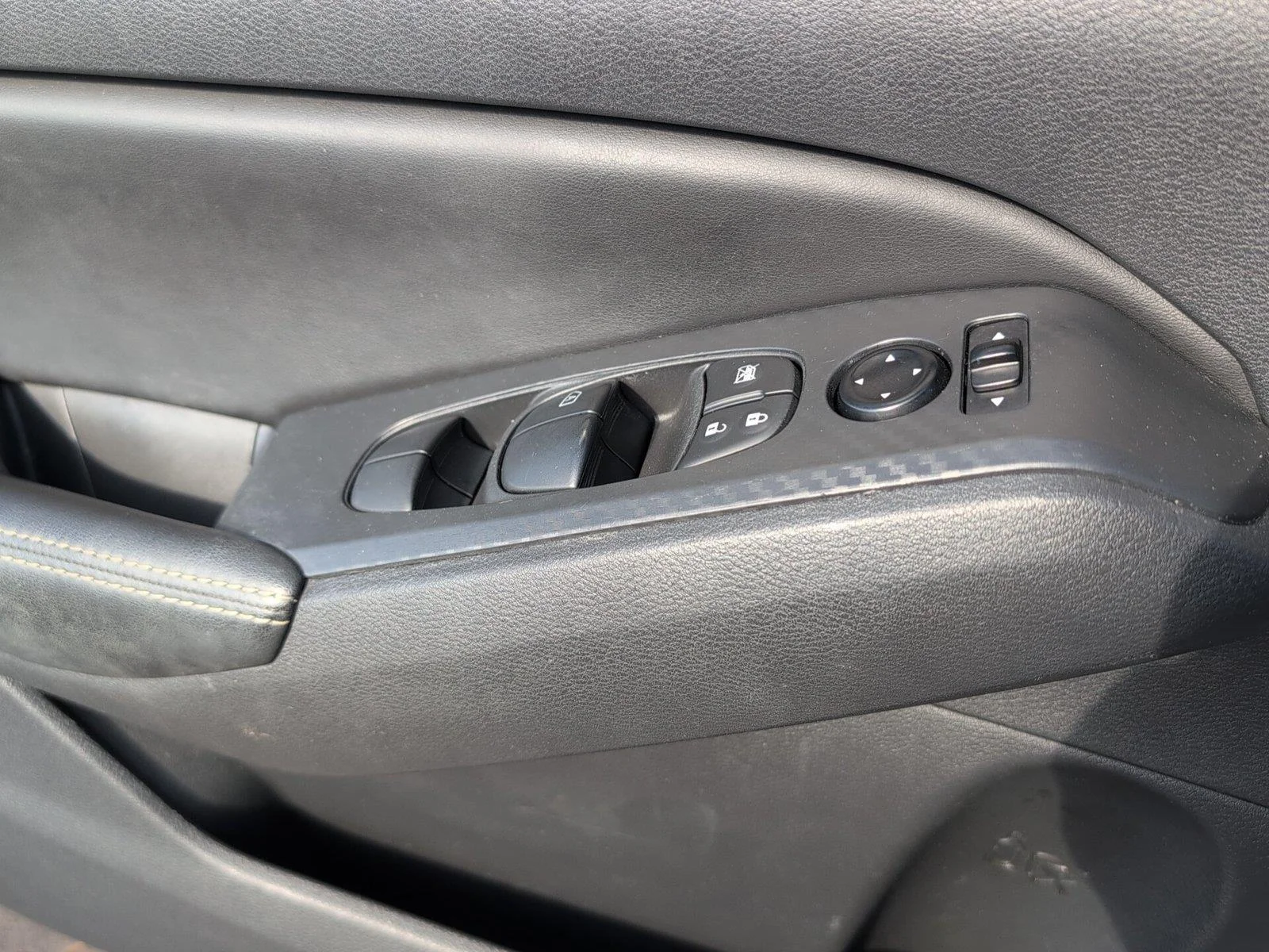 Used 2022 Gun Metallic Nissan 2.5 SV image 16