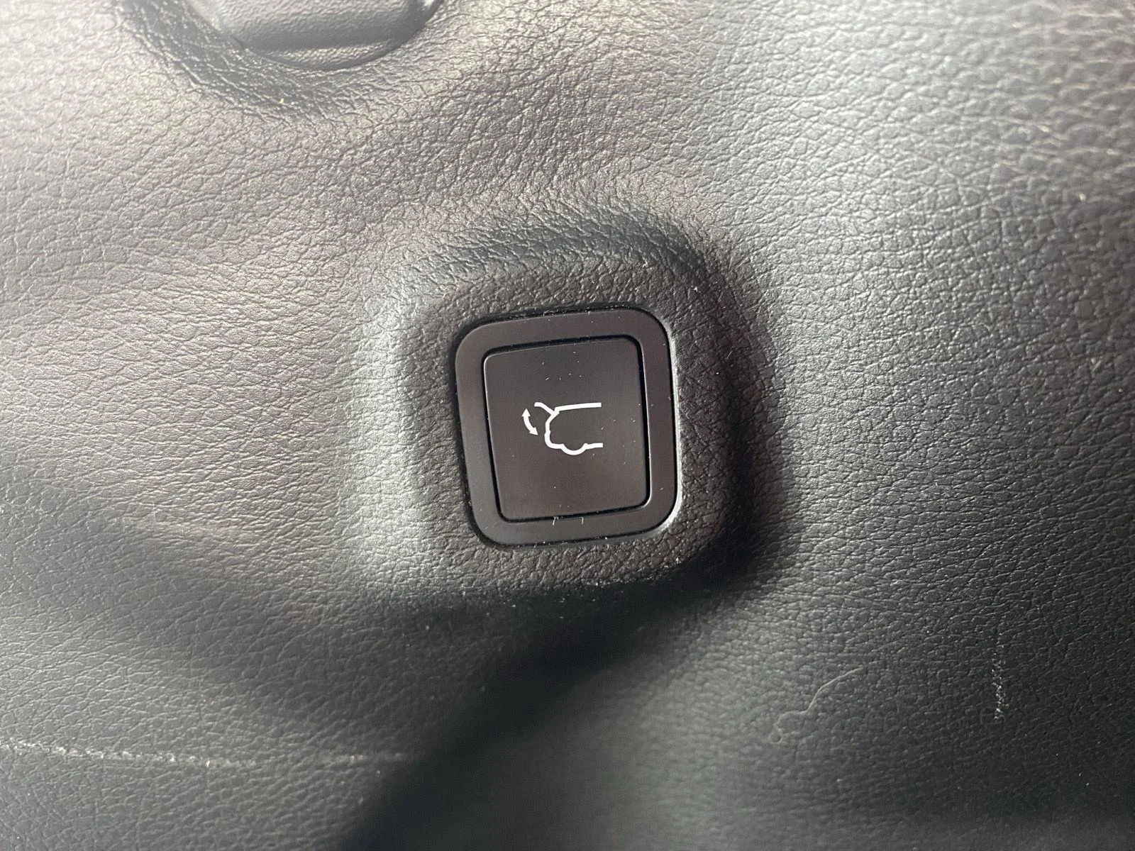 Used 2023 Sting-Gray Clearcoat Jeep Latitude image 8