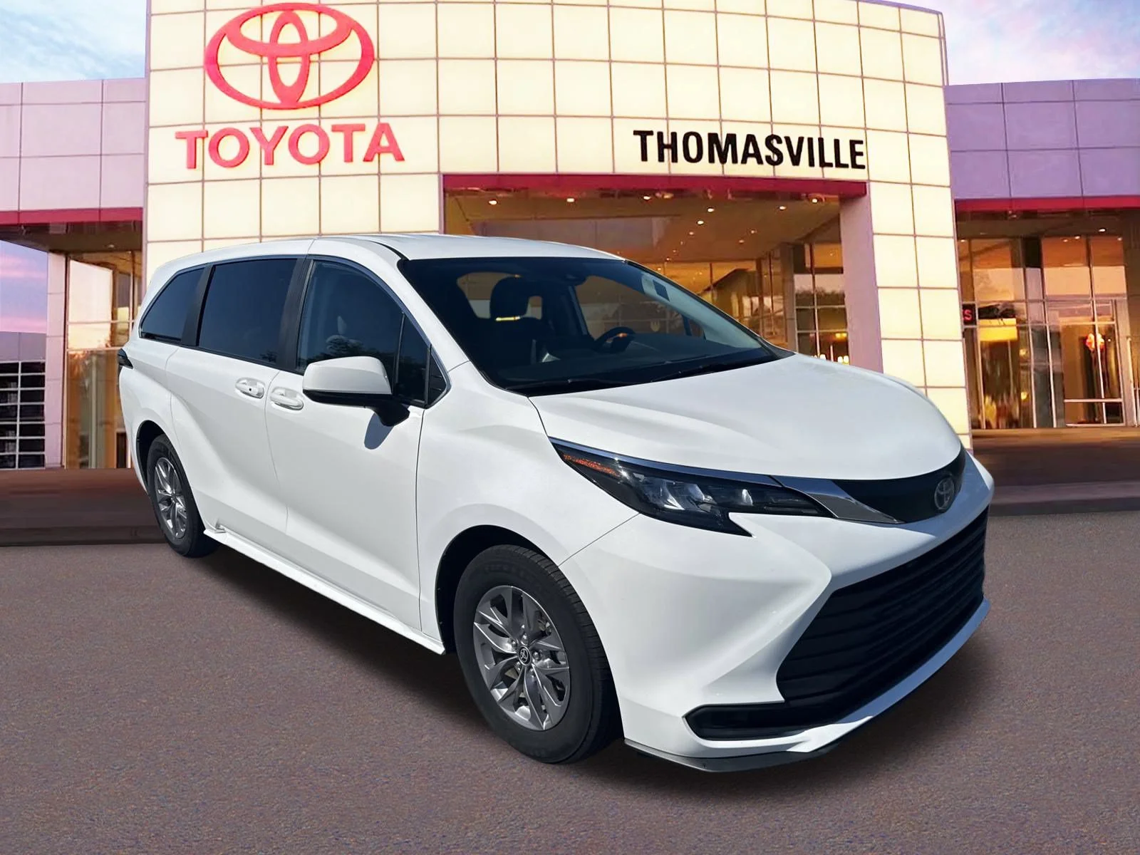 Used 2024  Toyota  image 3