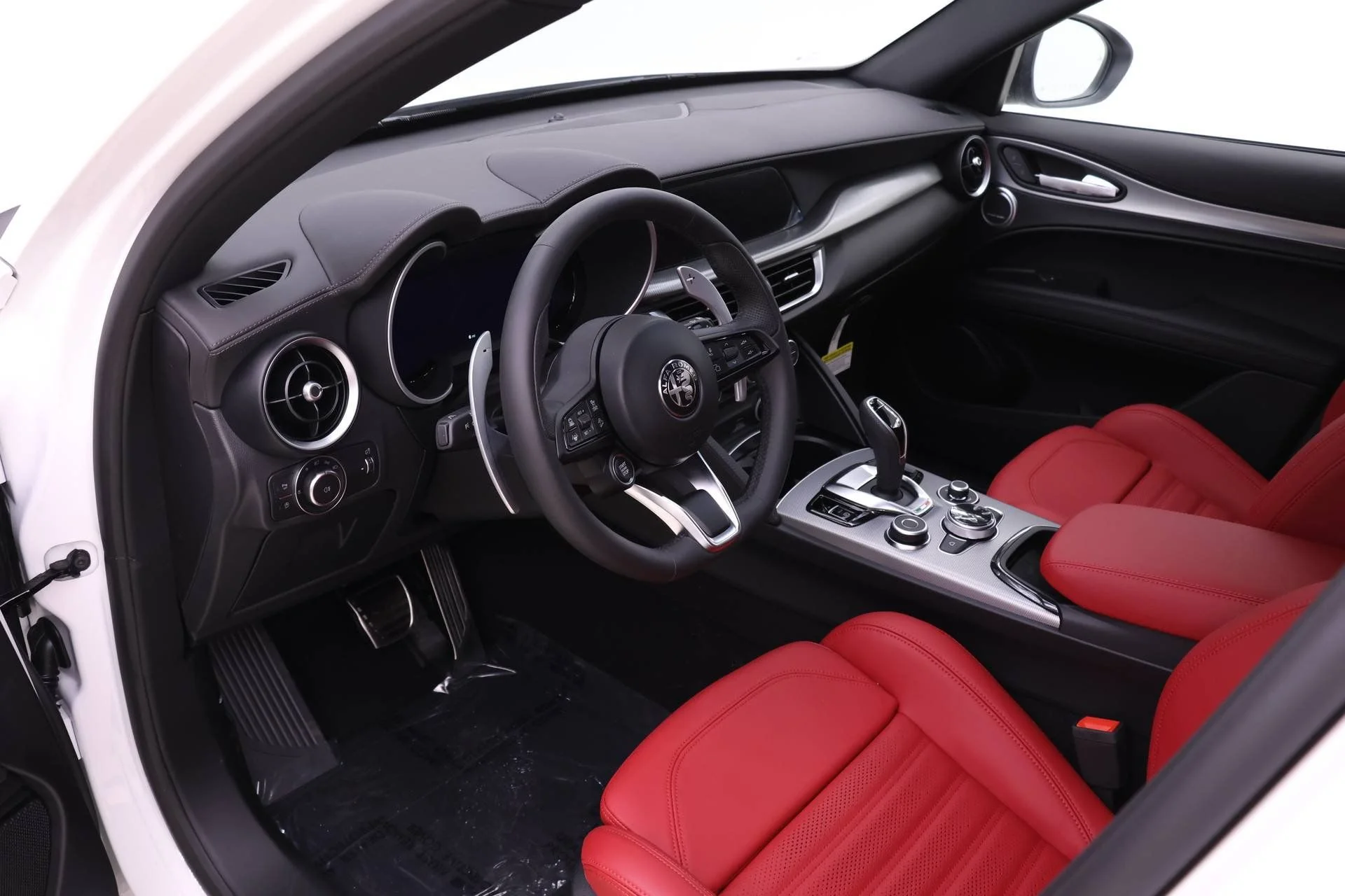 New 2026 Milano White Exterior Paint Alfa Romeo Base image 6