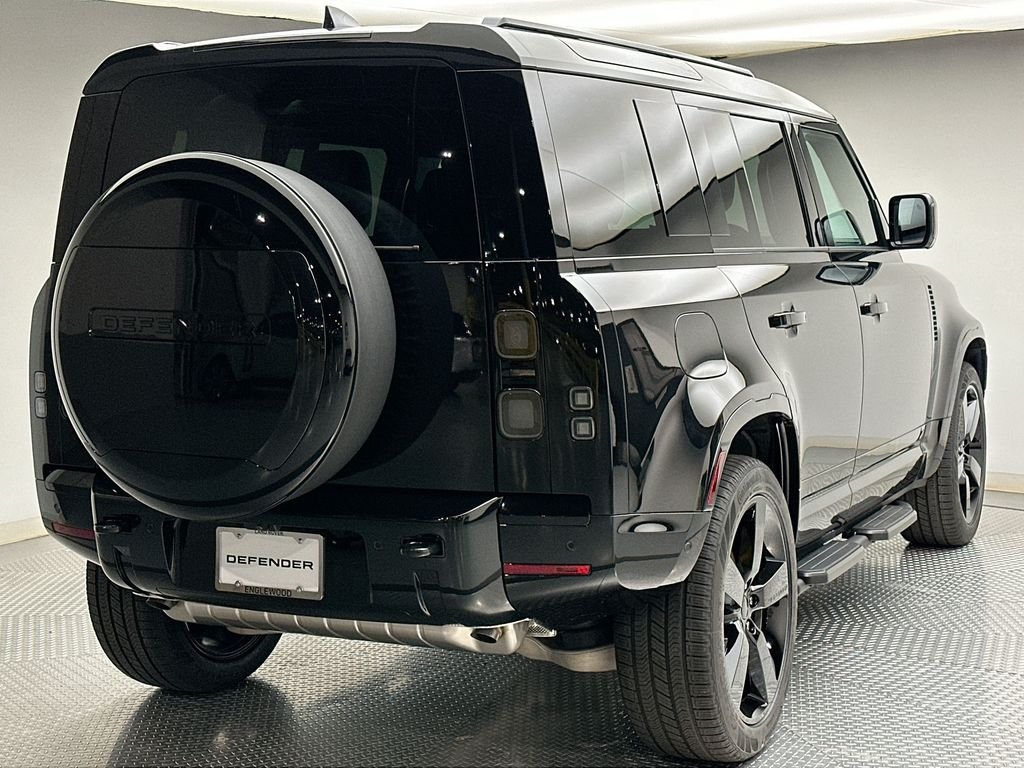 New 2026 Santorini Black Land Rover X-Dynamic SE image 3
