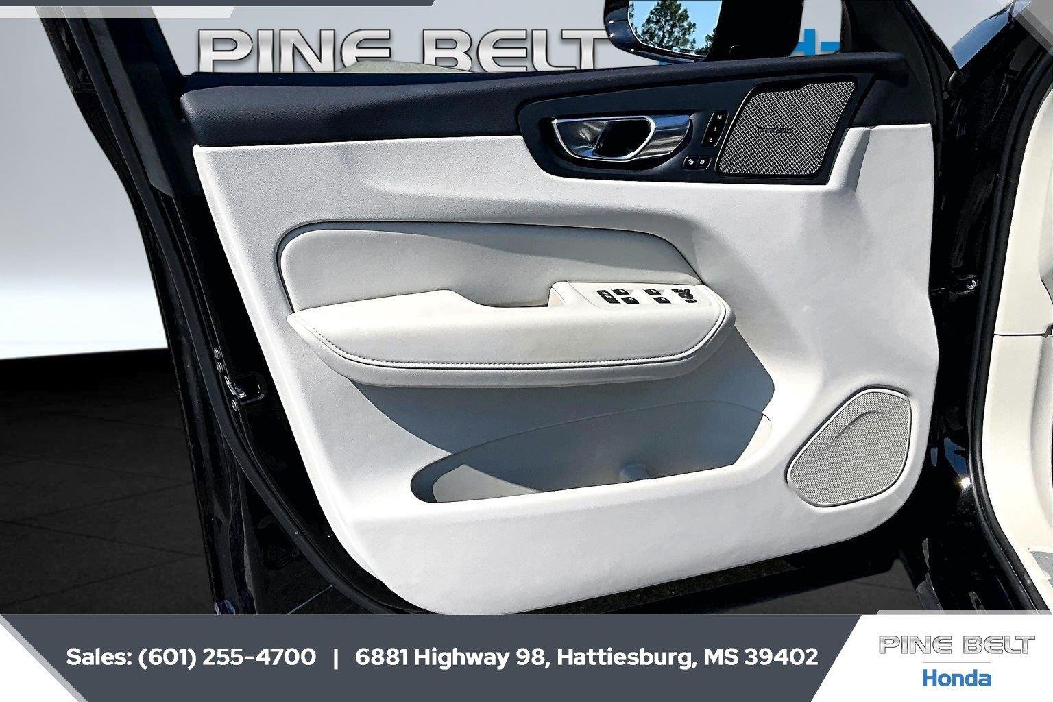 Used 2025 Onyx Black Metallic Volvo Ultra image 17