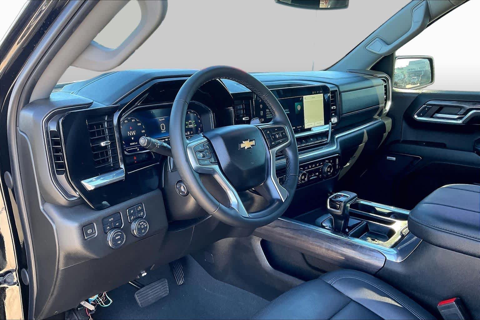 2024 Chevrolet Silverado 1500 LTZ - Photo 17