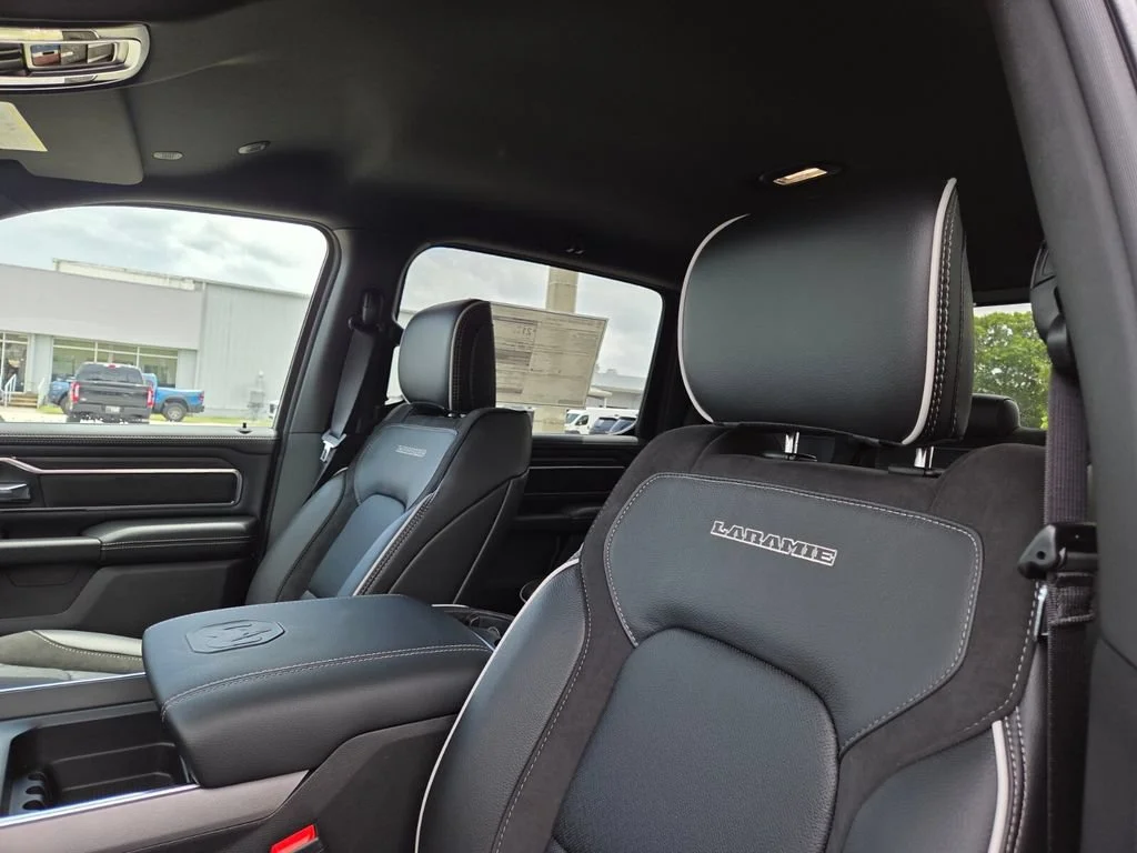 New 2026 Diamond Black Crystal Pearl-Coat Exterior Paint RAM Laramie image 12