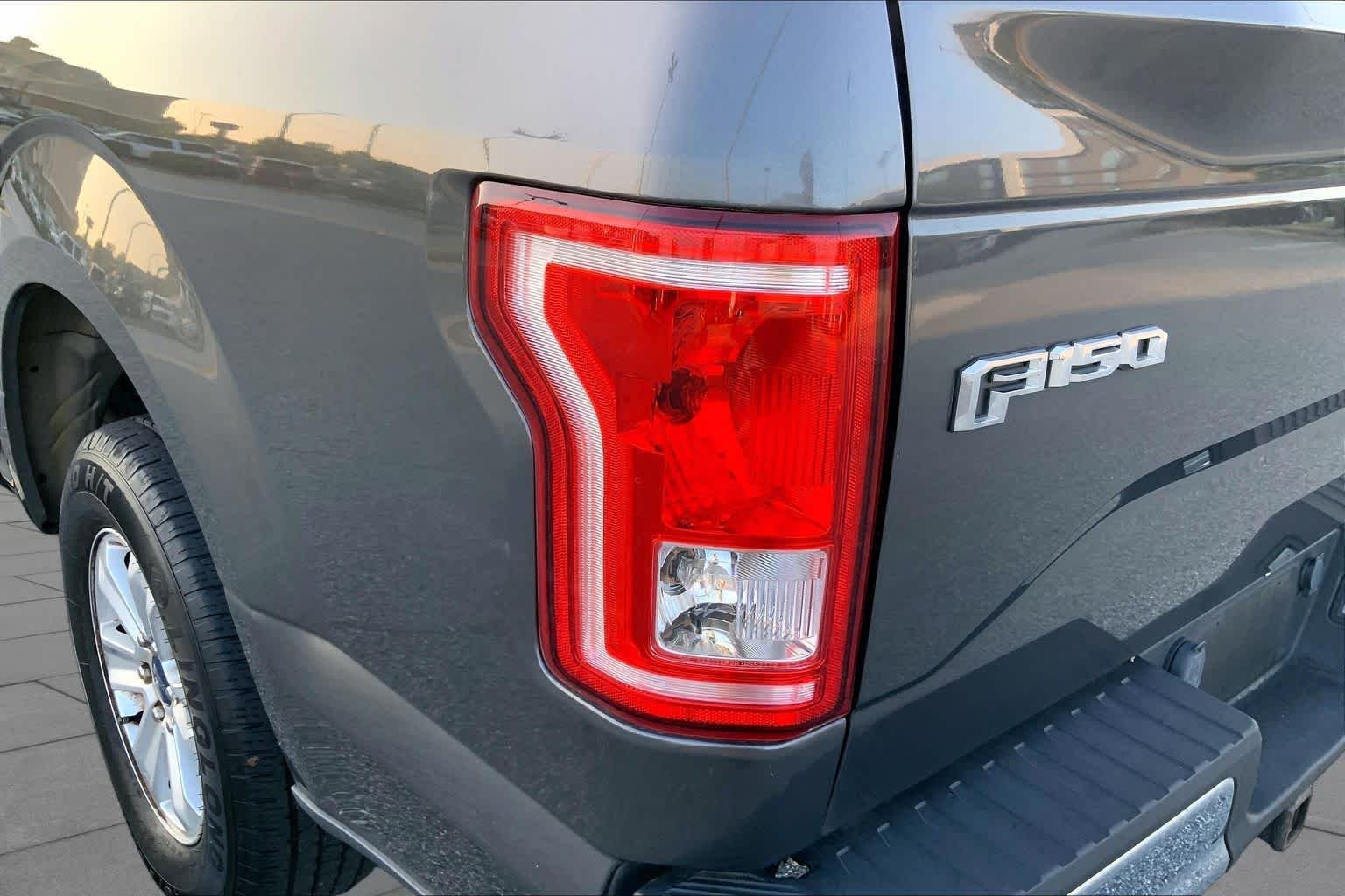 Used 2016 Magnetic Metallic Ford XLT image 26