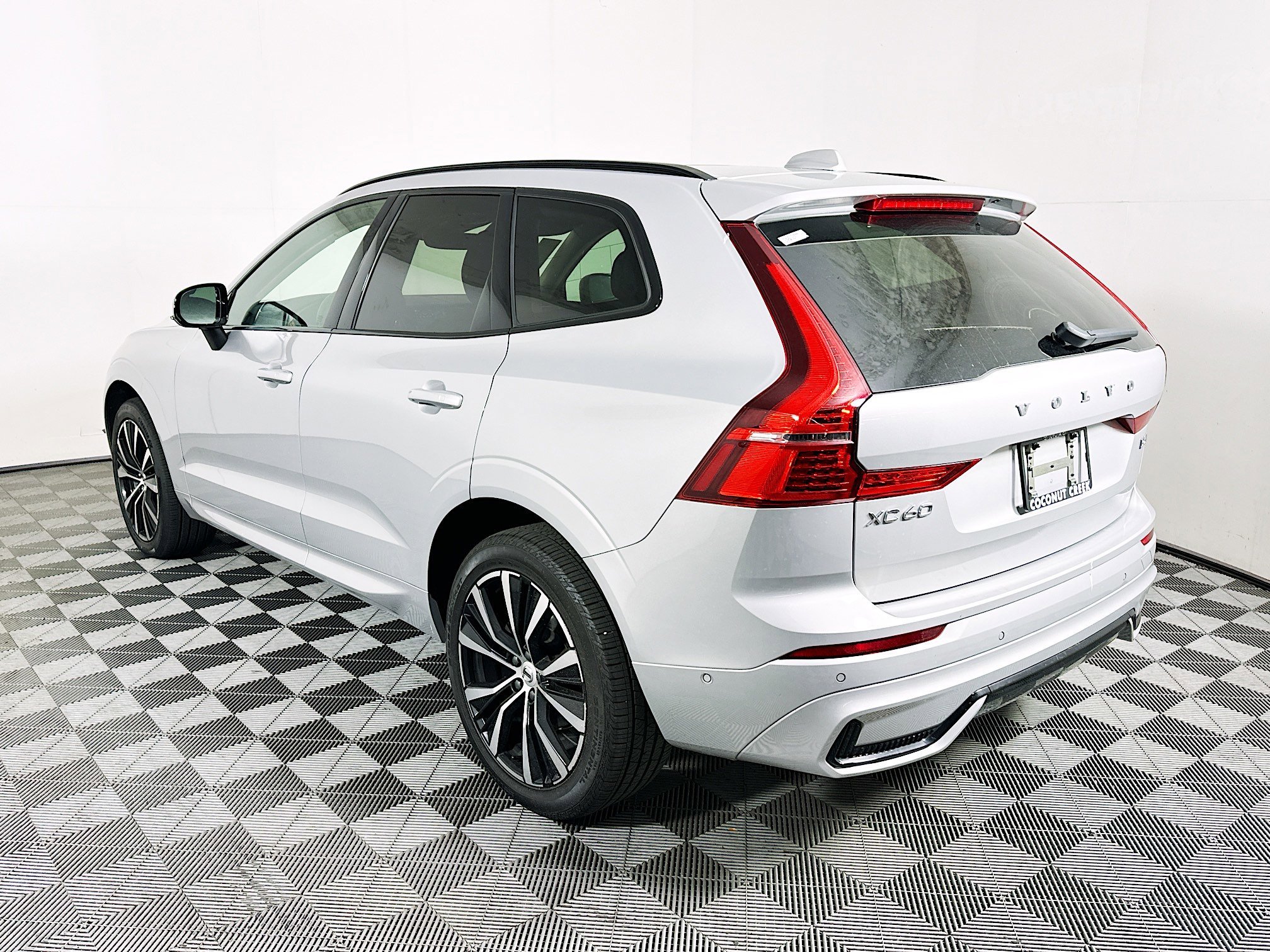 2024 Volvo XC60 thumbnail 7