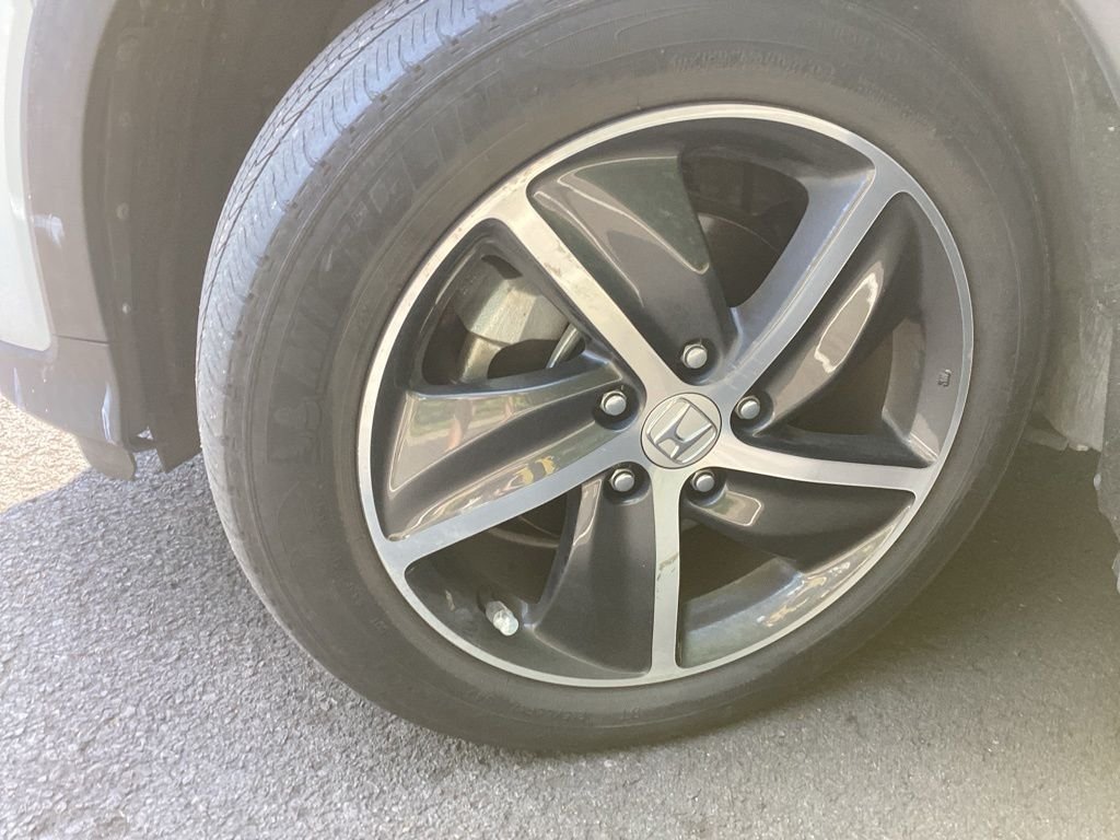 Used 2022 White Honda EX image 6