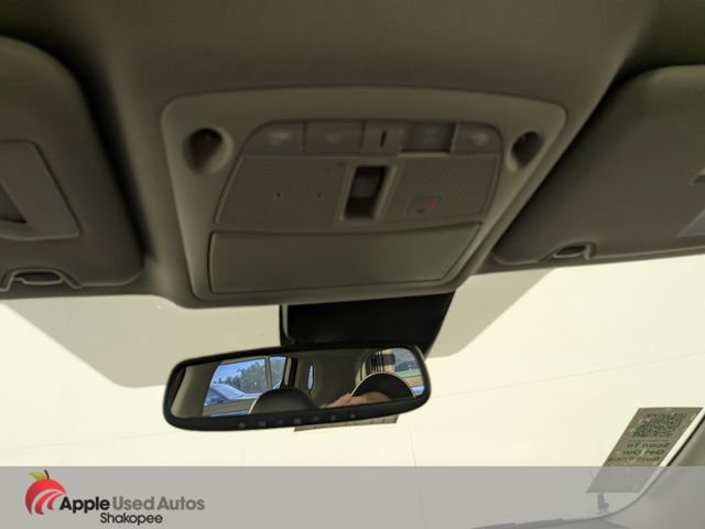 Used 2017 White Nissan SL image 25
