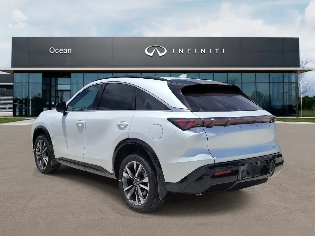 New 2027 RADIANT WHITE INFINITI Luxe AWD image 4