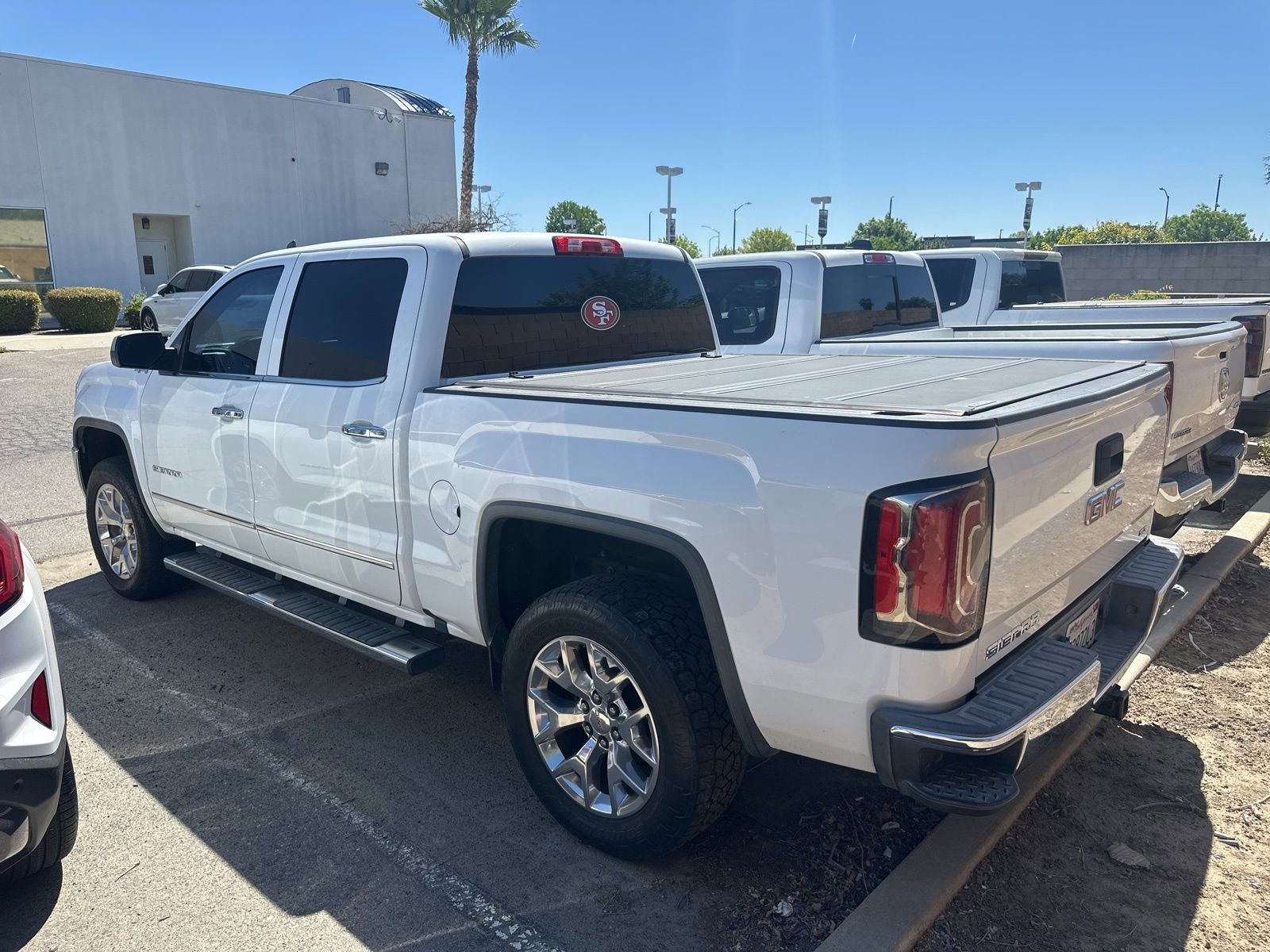 2017 GMC Sierra 1500 SLT photo 4