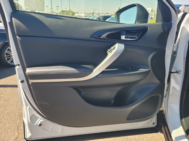 Used 2025 White Mitsubishi SE image 18