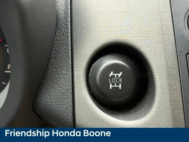Used 2010 Green Toyota Base image 18