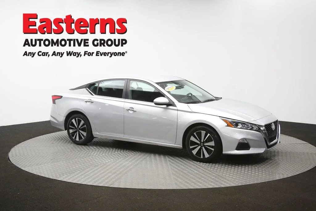 Used 2022 Silver Nissan 2.5 SV image 47